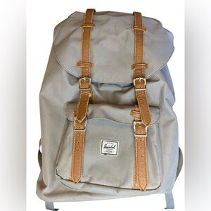 Herschel Retreat Backpack Gray Drawstring Snaps Laptop School Kids Travel Work